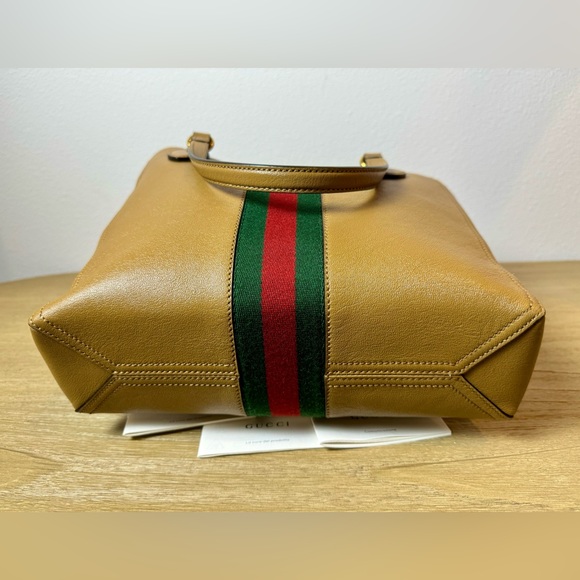 SOLD-GUCCI Dahlia Marmont Sherry line Medium Dahlia tote Beige/Tan - Picture 2 of 16